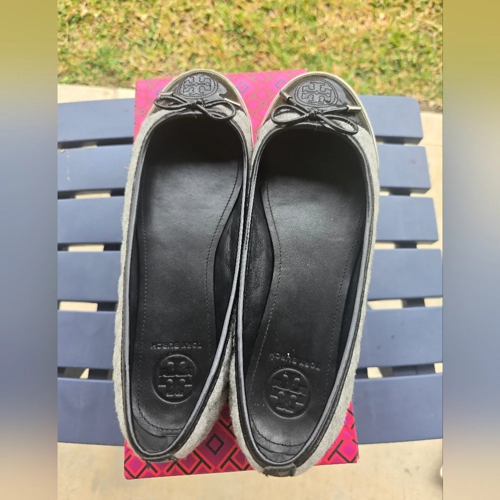 Tory Burch Ballet Flats Size 8.5M Skylar Gray Felt Black Patent Leather Luxury